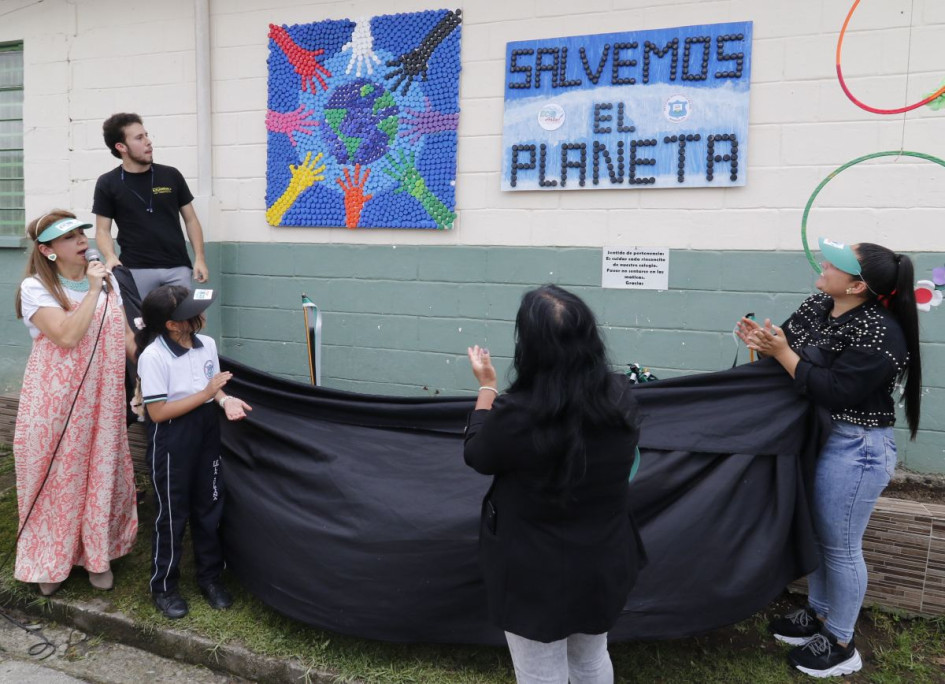 Docentes, estudiantes y administrativos hicieron acto de presencia en el evento inaugural. Docentes, estudiantes y administrativos hicieron acto de presencia en el evento inaugural.