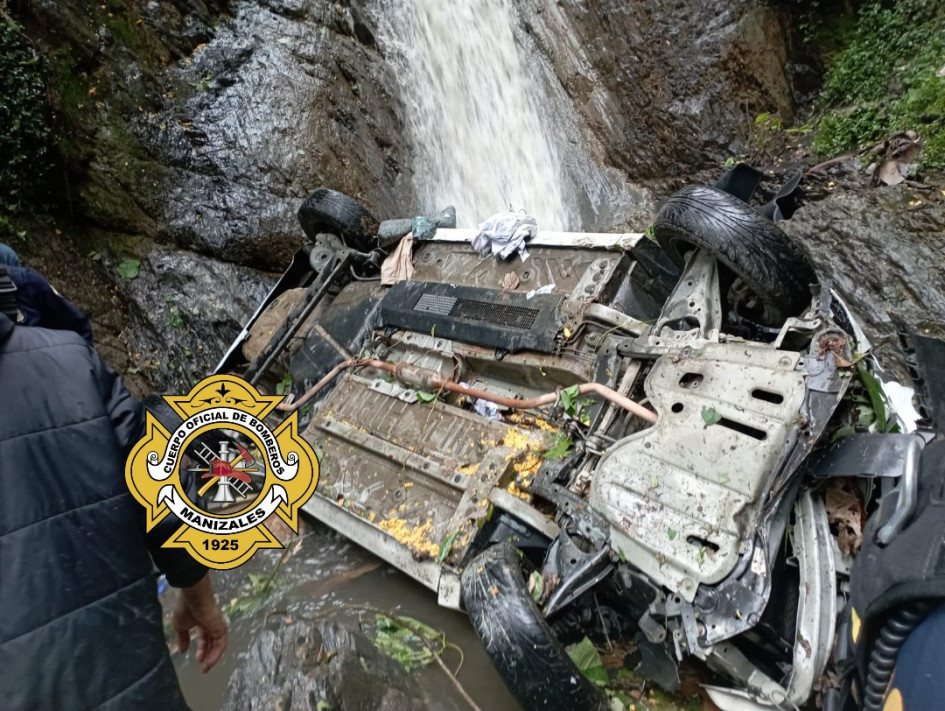 Este es el carro que rodó por la ladera. Este es el carro que rodó por la ladera.
