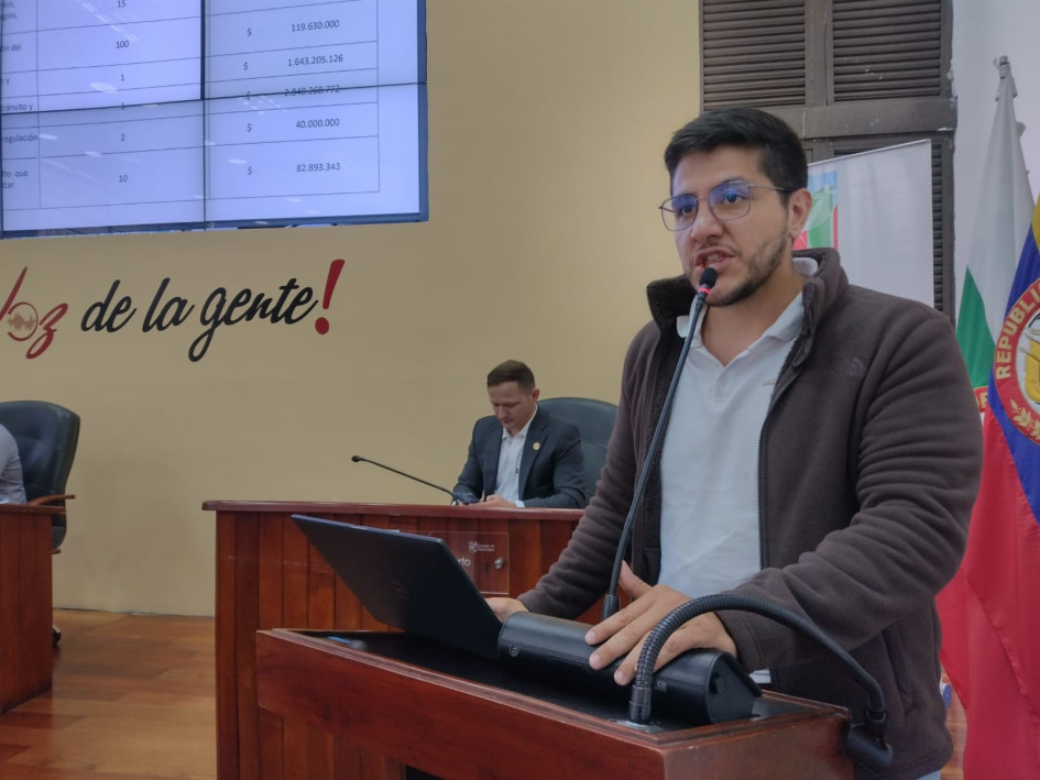 Foto | La Patria Cristian Mateo Loaiza presento el presupuesto de la línea de Ciudad Conectada en el Concejo Municipal. Foto | La Patria Cristian Mateo Loaiza presento el presupuesto de la línea de Ciudad Conectada en el Concejo Municipal.