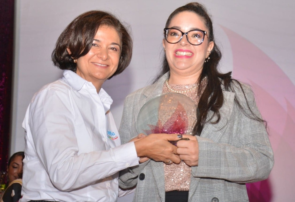 Ángela María Salazar es la Mujer Confa 2022-2023 Ángela María Salazar es la Mujer Confa 2022-2023