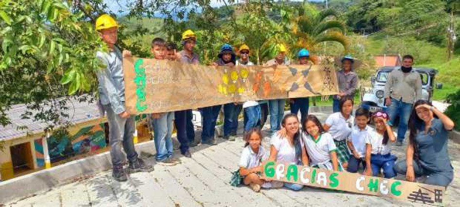 Ahora. En la escuela Altamar, adscrita al colegio de la vereda La Cabaña de Manizales, disfrutan las obras en el acceso a la sede. Ahora. En la escuela Altamar, adscrita al colegio de la vereda La Cabaña de Manizales, disfrutan las obras en el acceso a la sede.