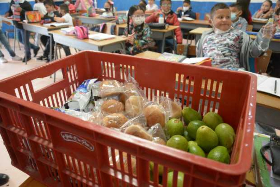 Asegurar alimentación escolar todo el 2023 y en todos los colegios es un reto para las secretarías de Educación de Caldas y de Manizales. Por estos días, ambas cambian de secretarios. Asegurar alimentación escolar todo el 2023 y en todos los colegios es un reto para las secretarías de Educación de Caldas y de Manizales. Por estos días, ambas cambian de secretarios.