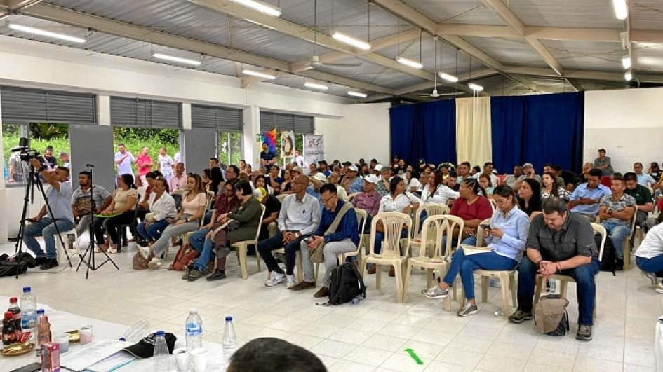 La audiencia minera de Marmato fue en la Institución Educativa El Llano, a donde acudieron unas 180 personas. La audiencia minera de Marmato fue en la Institución Educativa El Llano, a donde acudieron unas 180 personas.