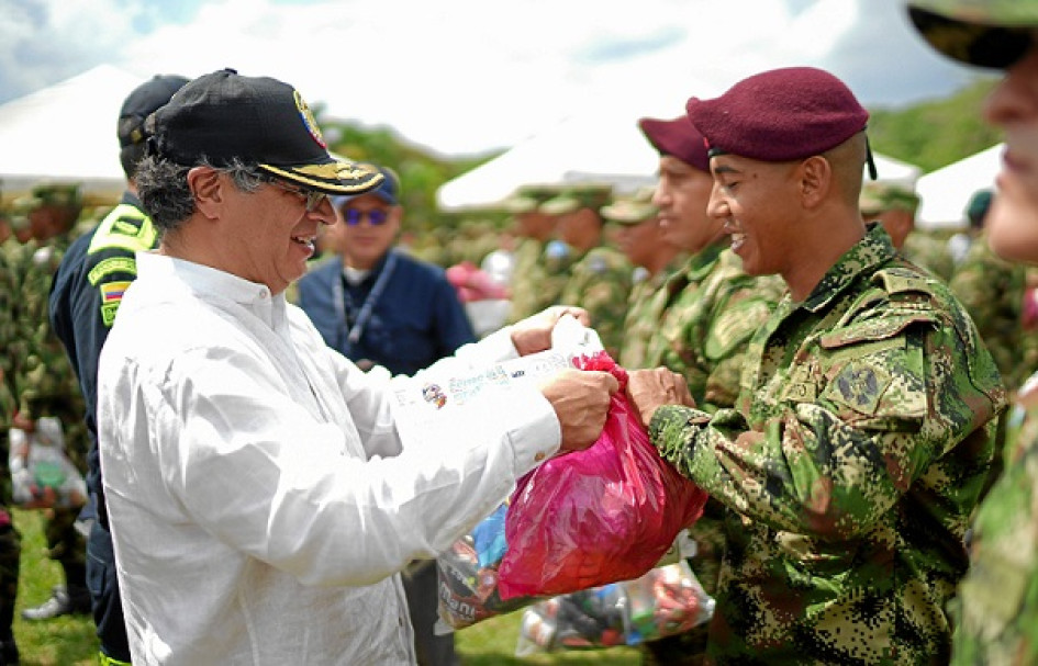 Foto | EFE | LA PATRIA  Gustavo Petro en el cantón militar San José en Saravena (Arauca).