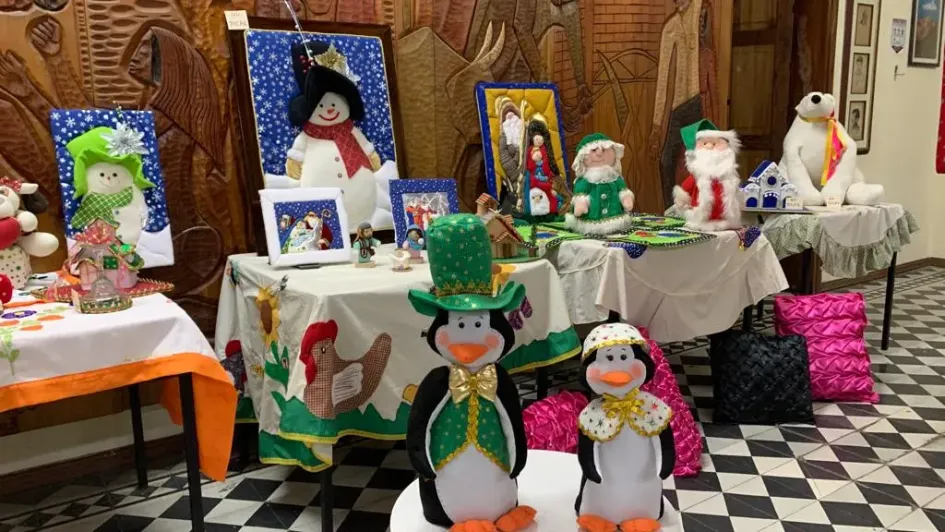 Las artesanías navideñas se exhibieron. Las artesanías navideñas se exhibieron.