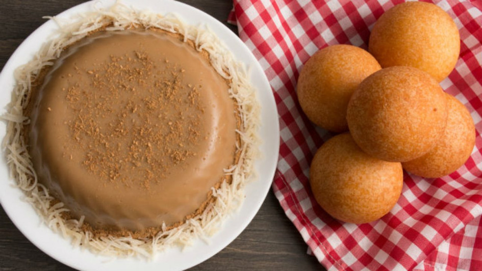 La natilla es el plato más tradicional de diciembre en Colombia. Eso sí, no puede faltarle su compañero el buñuelo. La natilla es el plato más tradicional de diciembre en Colombia. Eso sí, no puede faltarle su compañero el buñuelo.