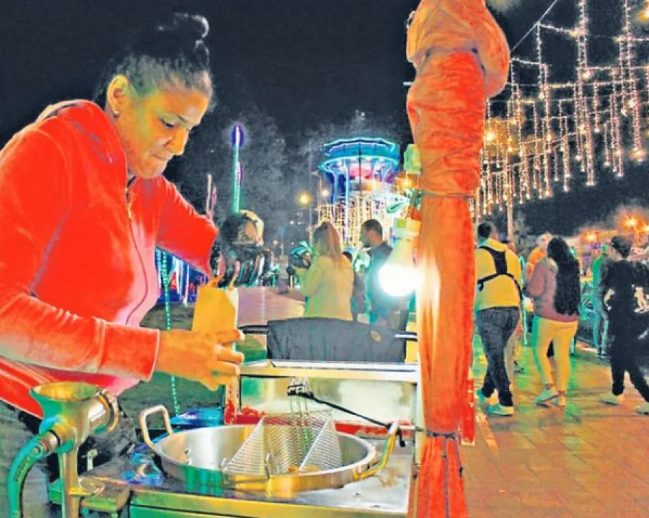Johenny Arrieta prepara sus churros en Chipre.