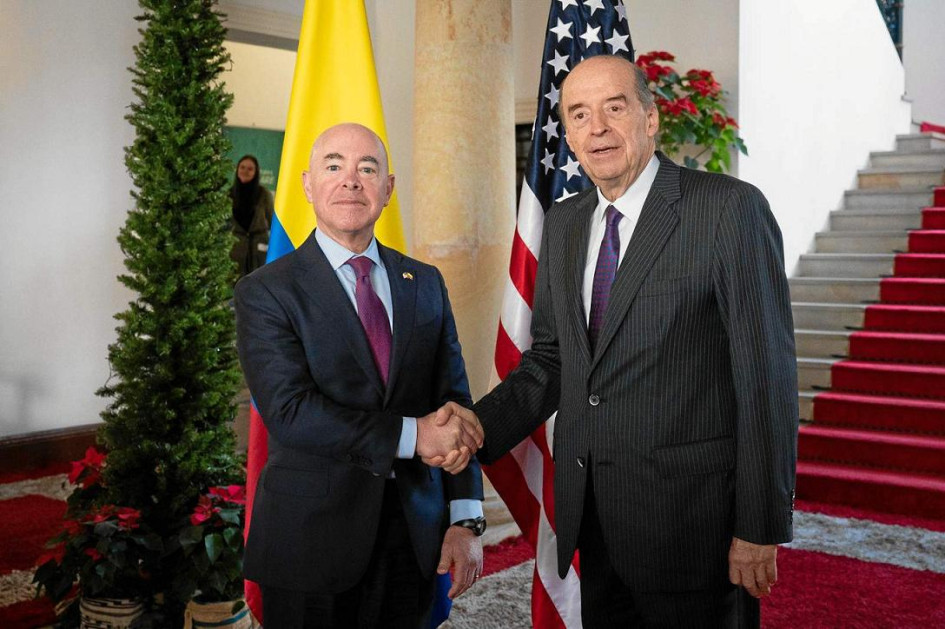 Foto / @cancillería.gov / LA PATRIA El ministro de Exteriores de Colombia, AlvaroLeyva, recibió al secretario de Seguridad Nacional de EE.UU., Alejandro Mayorkas para dialogar sobre la migración desde un enfoque regional. Foto / @cancillería.gov / LA PATRIA El ministro de Exteriores de Colombia, AlvaroLeyva, recibió al secretario de Seguridad Nacional de EE.UU., Alejandro Mayorkas para dialogar sobre la migración desde un enfoque regional.