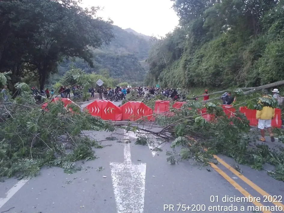 Vía Manizales- Medellín permanece bloqueada por protesta social Vía Manizales- Medellín permanece bloqueada por protesta social
