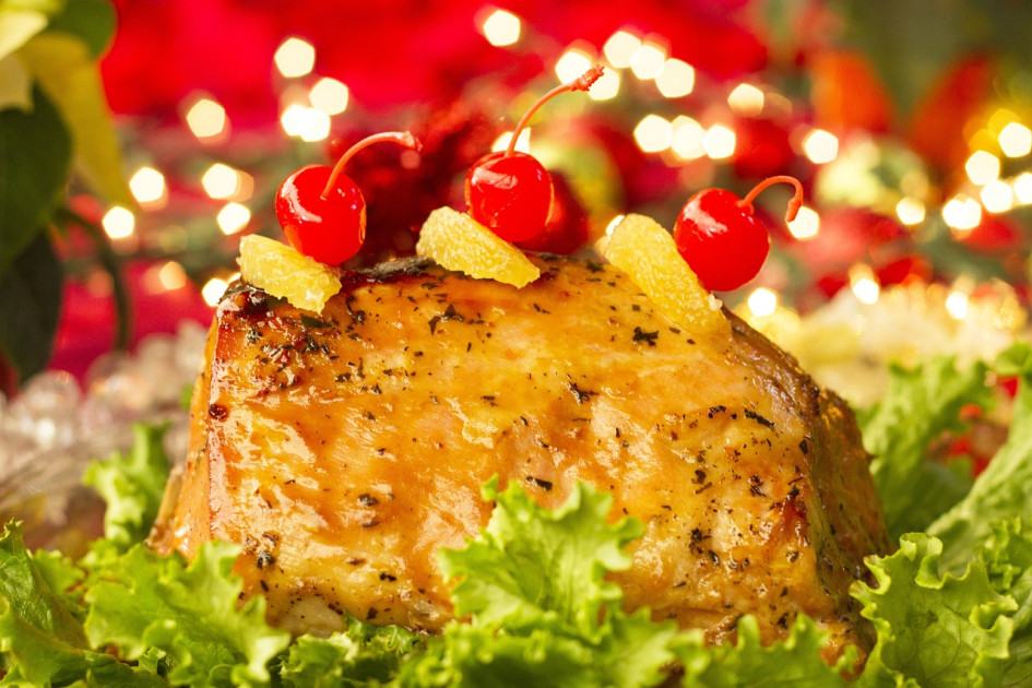 La cena navideña es un espacio para compartir en familia. La cena navideña es un espacio para compartir en familia.