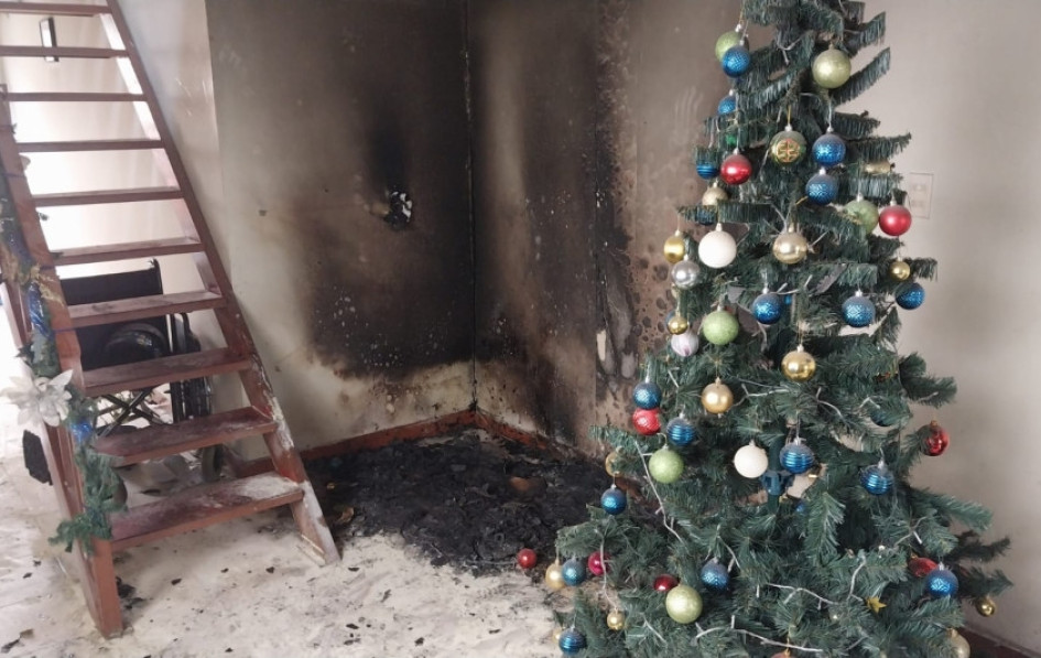 La conflagración en El Bosque se habría iniciado entre el pesebre y el árbol navideño.