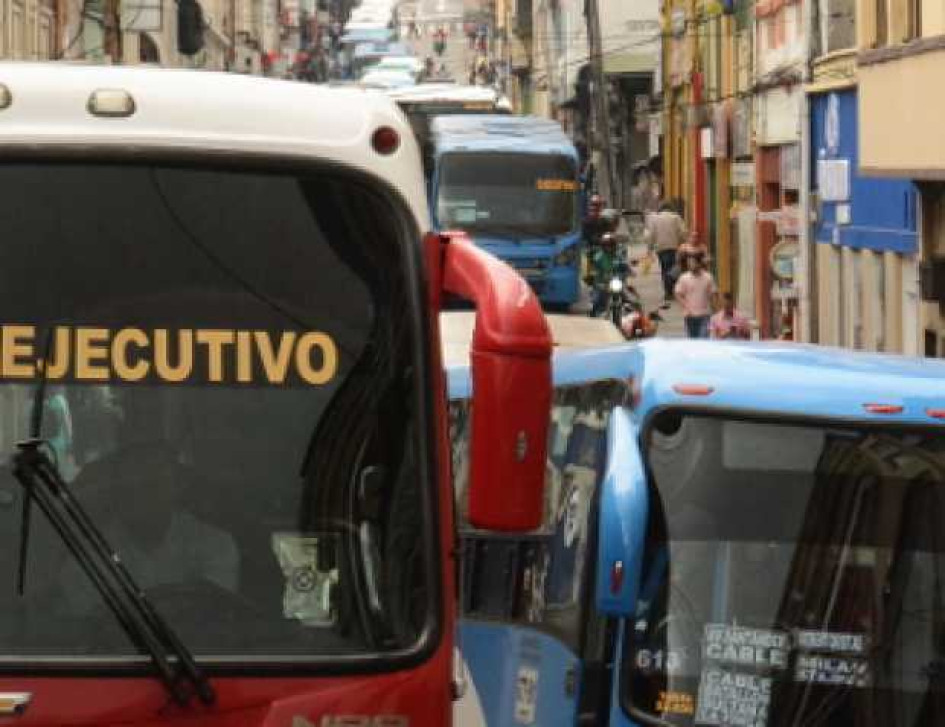 El precio de la tarifa de los buses aumentará $200. La carrera mínima de los taxis costará $4.900.