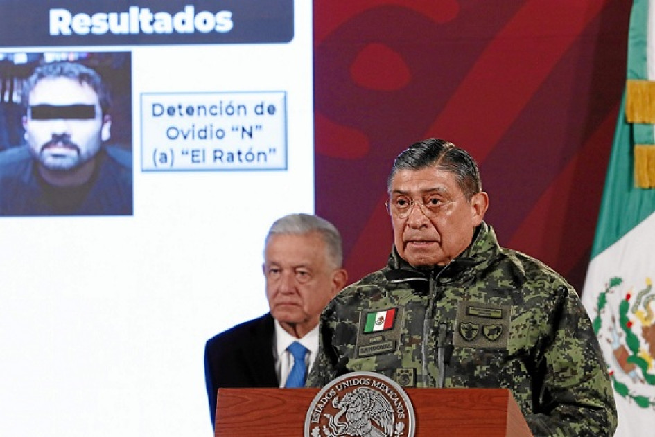 Foto | EFE | LA PATRIA Luis Cresencio Sandoval, secretario de la Defensa Nacional, informó que además de Ovidio Guzmán también detuvieron a 21 miembros del crimen organizado. Foto | EFE | LA PATRIA Luis Cresencio Sandoval, secretario de la Defensa Nacional, informó que además de Ovidio Guzmán también detuvieron a 21 miembros del crimen organizado.