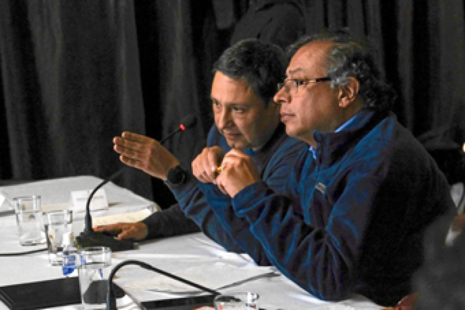 Mauricio Lizcano, director del Departamento Administrativo de la Presidencia de Colombia, desmiente acusación de acoso sexual. Mauricio Lizcano, director del Departamento Administrativo de la Presidencia de Colombia, desmiente acusación de acoso sexual.