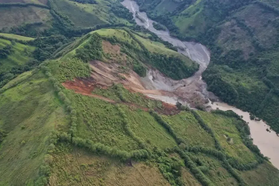 Registran represamiento del río Pozo y recomiendan evacuación preventiva de viviendas