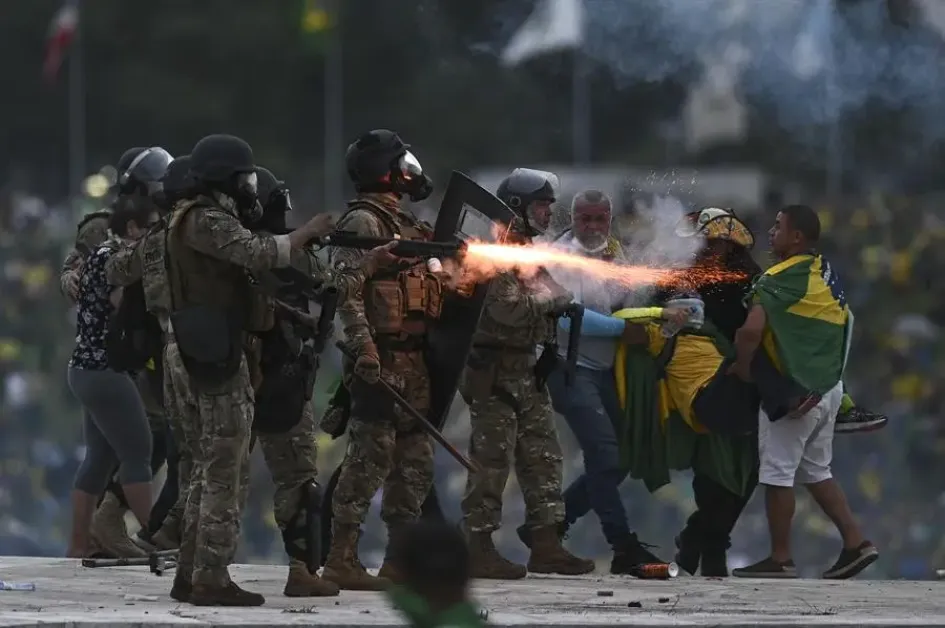 La Policía recupera el control del Congreso, Presidencia y Supremo de Brasil La Policía recupera el control del Congreso, Presidencia y Supremo de Brasil
