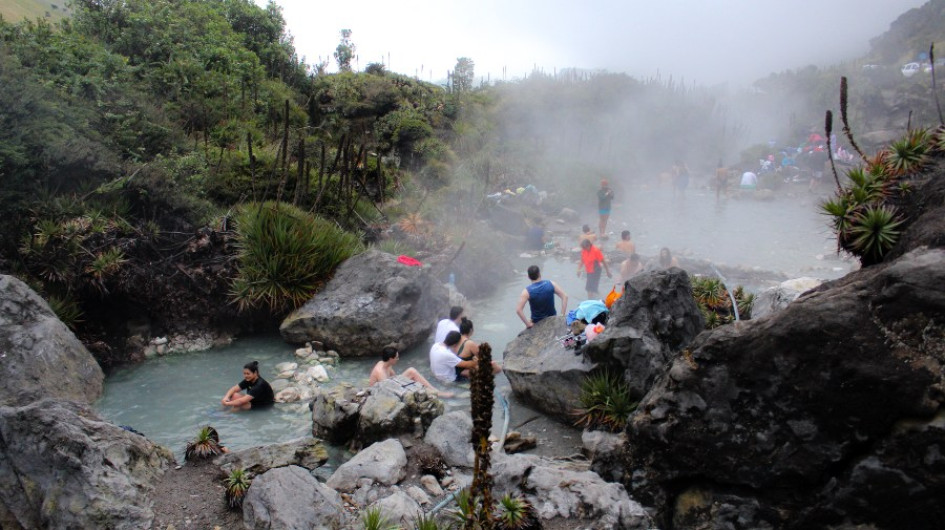 Los Termales Aguas Calientes están ubicados en la zona amortiguadora del Parque Nacional Natural Los Nevados Los Termales Aguas Calientes están ubicados en la zona amortiguadora del Parque Nacional Natural Los Nevados