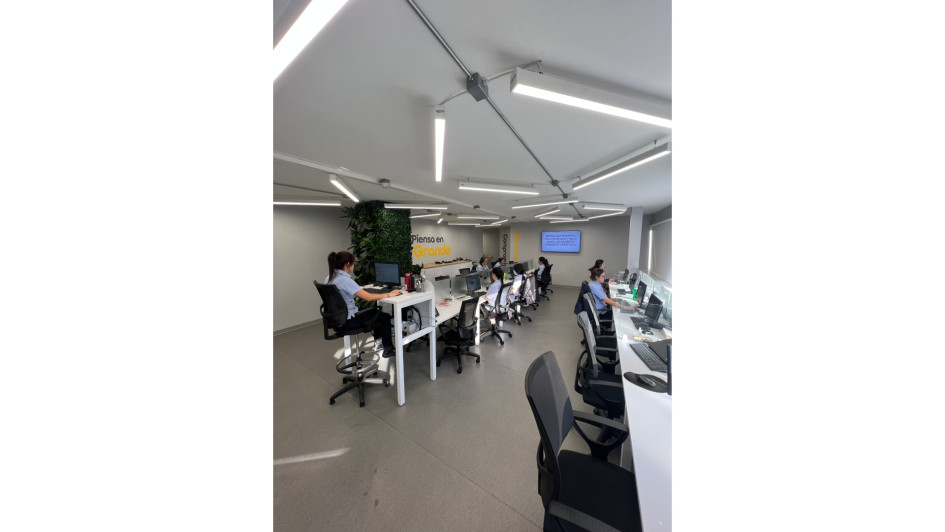 Para mejorar el servicio a domicilio Mercaldas renovó su call center y remodeló la infraestructura de trabajo para que quienes atienden esa central de domicilios tengan un espacio cálido, amplio y confortable en el cual brindar el mejor servicio al cliente. Para mejorar el servicio a domicilio Mercaldas renovó su call center y remodeló la infraestructura de trabajo para que quienes atienden esa central de domicilios tengan un espacio cálido, amplio y confortable en el cual brindar el mejor servicio al cliente.