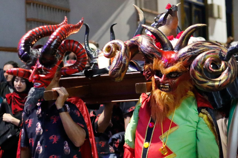 El entierro del Calabazo representa la tristeza de los asistentes del Carnaval. El entierro del Calabazo representa la tristeza de los asistentes del Carnaval.