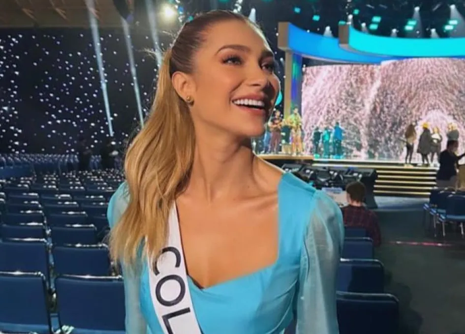 María Fernanda Aristizábal Urrea, de Colombia, ingresa entre las 16 semifinalistas de la edición 71 de Miss Universo. Fue la última en ser llamada. María Fernanda Aristizábal Urrea, de Colombia, ingresa entre las 16 semifinalistas de la edición 71 de Miss Universo. Fue la última en ser llamada.