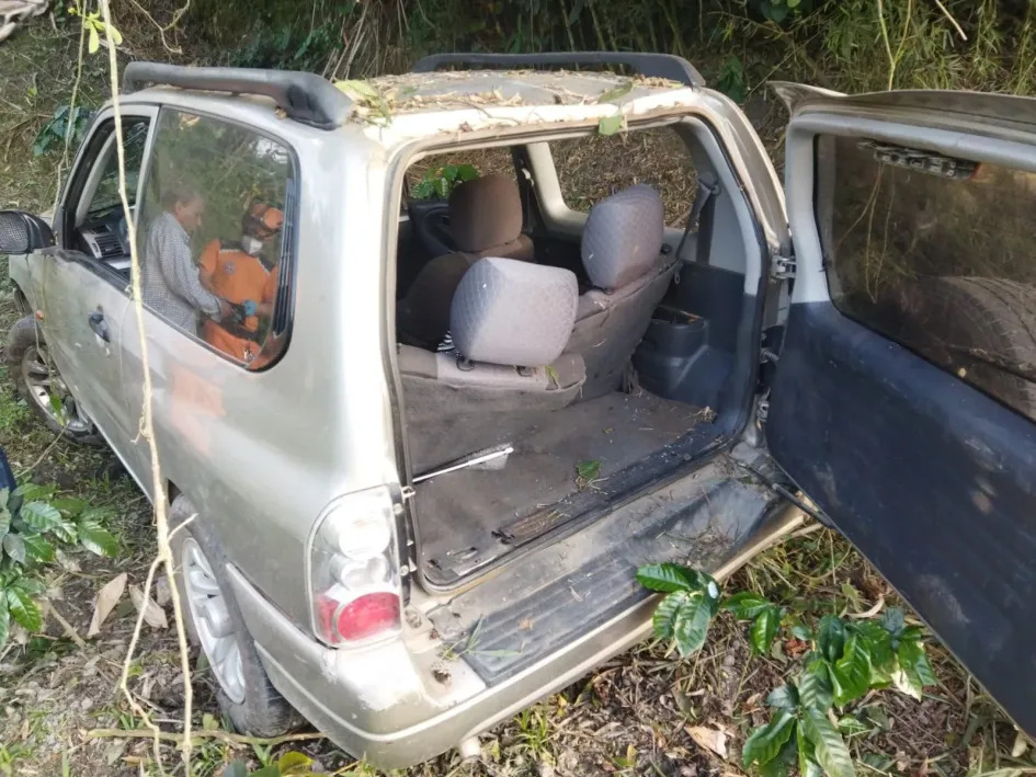 El vehículo se salió de la vía en la vereda La China en Manizales. El vehículo se salió de la vía en la vereda La China en Manizales.