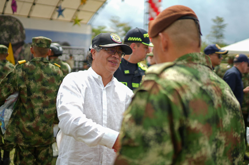Dicho cese al fuego será "prorrogable según los avances en las negociaciones", agregó el mandatario en sus redes sociales. Dicho cese al fuego será "prorrogable según los avances en las negociaciones", agregó el mandatario en sus redes sociales.