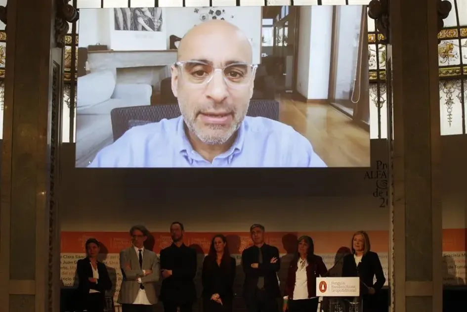 El escritor peruano Gustavo Rodríguez ha sido galardonado con el Premio Alfaguara de novela 2023. El escritor peruano Gustavo Rodríguez ha sido galardonado con el Premio Alfaguara de novela 2023.