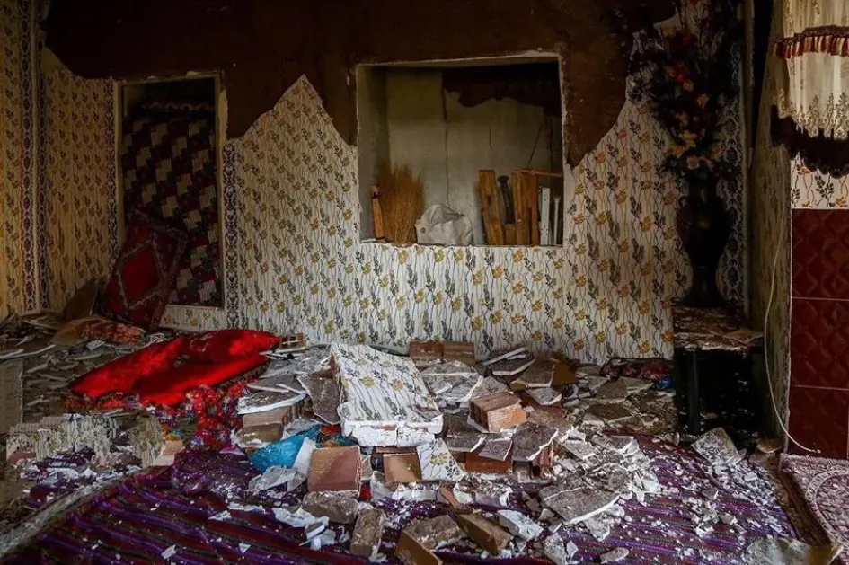 Una vivienda afectada por el terremoto en Khoy, Irán. Una vivienda afectada por el terremoto en Khoy, Irán.