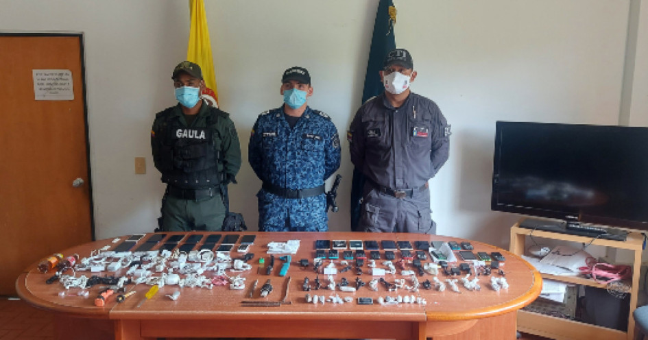 Operativos en Doña Juana han llevado a las autoridades a incautar estupefacientes y celulares. Operativos en Doña Juana han llevado a las autoridades a incautar estupefacientes y celulares.