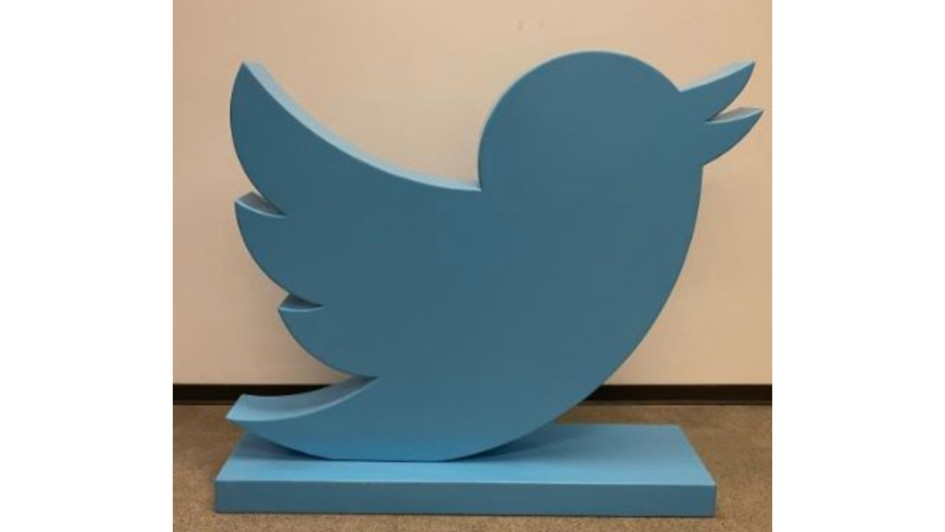 La estatua del logo de Twitter se subastó en 100 mil dólares, unos $466 millones. La estatua del logo de Twitter se subastó en 100 mil dólares, unos $466 millones.