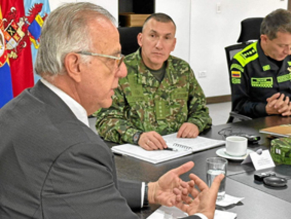 Iván Velásquez, ministro de Defensa, aclara que se evitarán las confrontaciones, pero seguirá el control territorial por parte del Ejército. Iván Velásquez, ministro de Defensa, aclara que se evitarán las confrontaciones, pero seguirá el control territorial por parte del Ejército.
