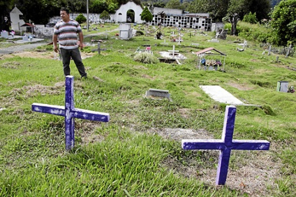 Los camposantos están ubicados en el oriente y occidente de Caldas. Los camposantos están ubicados en el oriente y occidente de Caldas.