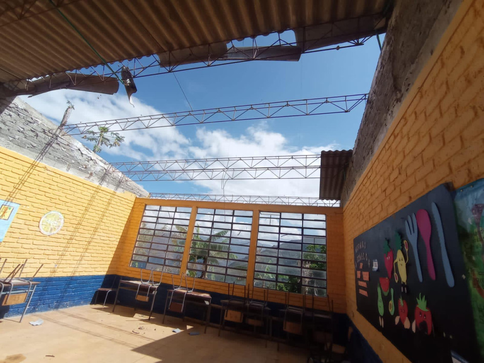 En Aguadas, en el norte del departamento, presentaron daños en sus techos cinco viviendas, así como una escuela rural y un cultivo. Se estima que hubo doce damnificados.