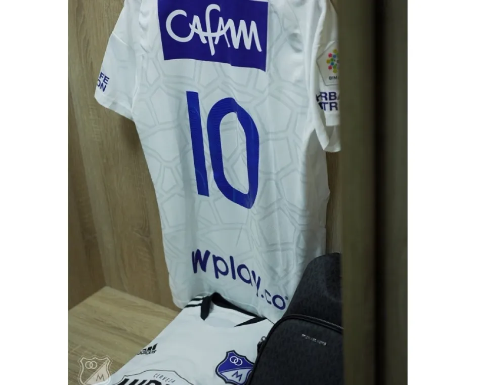 Esta es la camiseta de Daniel Cataño, de Millonarios, jugador al que agredió el hincha del Deportes Tolima. 