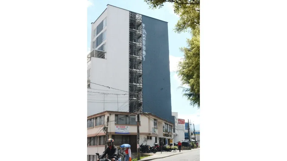 Estos tags o firmas están en la parte alta del edificio de la Constructora El Ruiz, en el sector de El Triangulo. Para hacerlos tuvieron que subir cerca de seis pisos. Estos tags o firmas están en la parte alta del edificio de la Constructora El Ruiz, en el sector de El Triangulo. Para hacerlos tuvieron que subir cerca de seis pisos.
