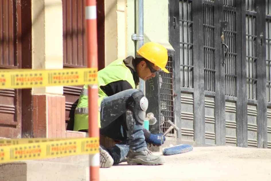 Trabajador en obras de Manizales