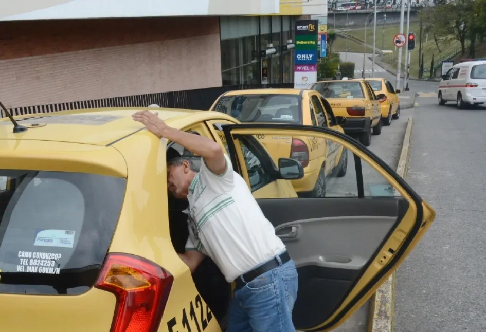 Los taxitas se alistan para una jornada nacional de protesta. Los taxitas se alistan para una jornada nacional de protesta.