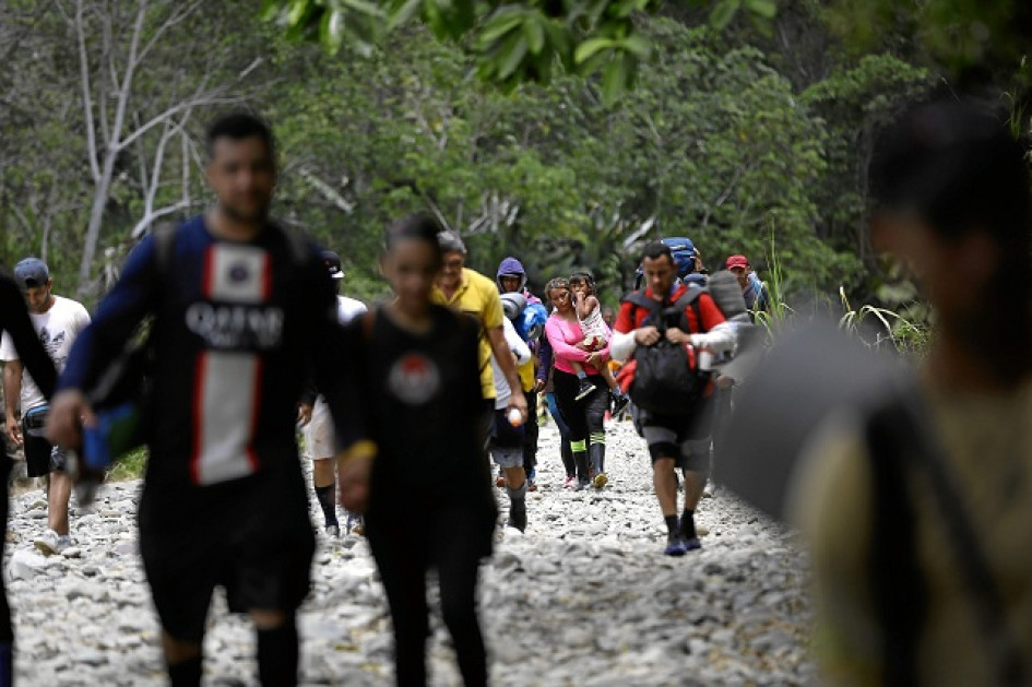 Foto | EFE | LA PATRIA Migrantes cruzan la frontera natural entre Colombia y Panamá. Foto | EFE | LA PATRIA Migrantes cruzan la frontera natural entre Colombia y Panamá.