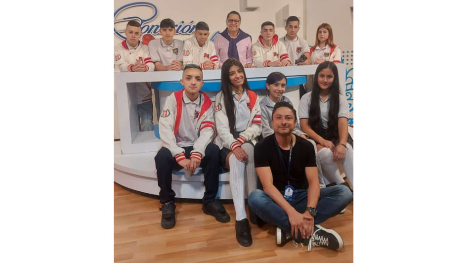 El equipo del Colegio Bosques del Norte durante su visita a Telecafé. El equipo del Colegio Bosques del Norte durante su visita a Telecafé.