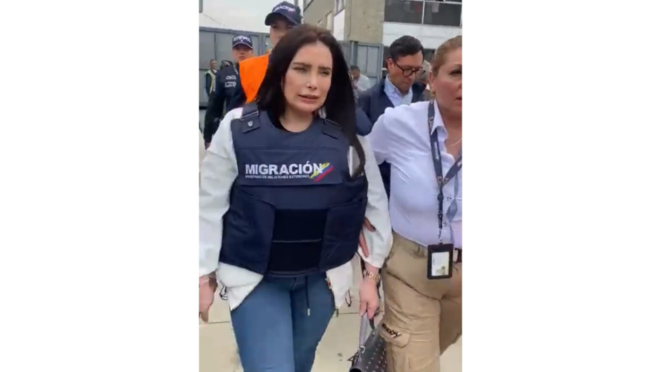 Migración Colombia compartió videos de la llegada de la exlegisladora costeña a Bogotá. Migración Colombia compartió videos de la llegada de la exlegisladora costeña a Bogotá.