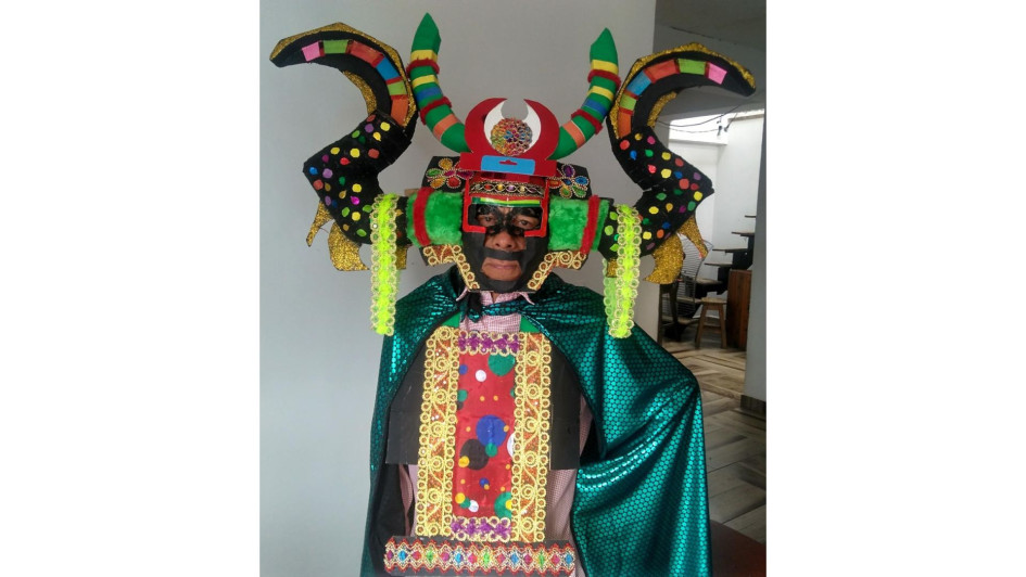 Cuadrillero listo para disfrutar de la alegría y el reencuentro con sus colegas , al pie del hermoso cerro Ingruma y al costado del imponente templo de La Candelaria. Cuadrillero listo para disfrutar de la alegría y el reencuentro con sus colegas , al pie del hermoso cerro Ingruma y al costado del imponente templo de La Candelaria.