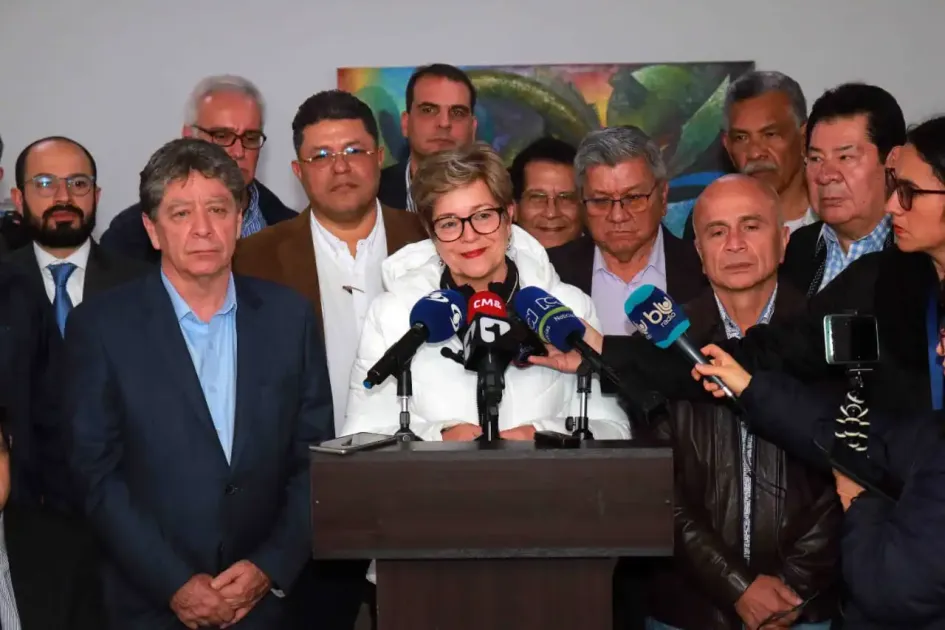 Comisión Permanente de Concertación de Políticas Salariales y Laborales Comisión Permanente de Concertación de Políticas Salariales y Laborales