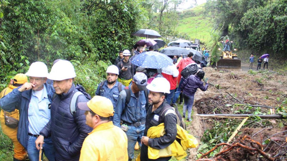 Foto | Luis Fernando Trejos | LA PATRIA Derrumbe en la vía Manizales-Bogotá, sector Sabinas. Foto | Luis Fernando Trejos | LA PATRIA Derrumbe en la vía Manizales-Bogotá, sector Sabinas.