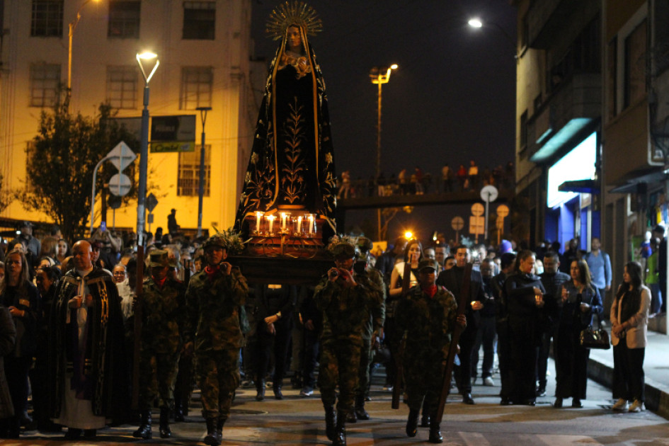 Las imágenes representativas en el recorrido fueron portadas por soldados del Ejército. Las imágenes representativas en el recorrido fueron portadas por soldados del Ejército.