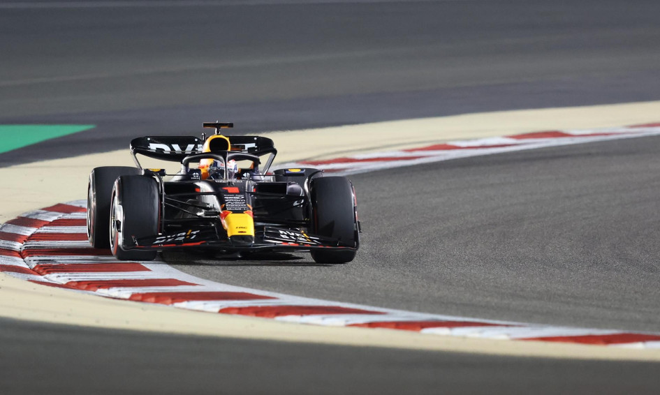 El piloto neerlandés Max Verstappen, de Red Bull Racing, llegó primero en el Gran Premio de Fórmula 1 de Bahrein en el Circuito Internacional de Baréin en Sakhir. El piloto neerlandés Max Verstappen, de Red Bull Racing, llegó primero en el Gran Premio de Fórmula 1 de Bahrein en el Circuito Internacional de Baréin en Sakhir.