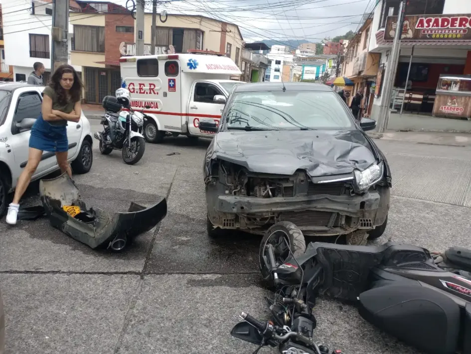 Sitio del accidente esta tarde en el barrio Alta Suiza, Manizales. Sitio del accidente esta tarde en el barrio Alta Suiza, Manizales.