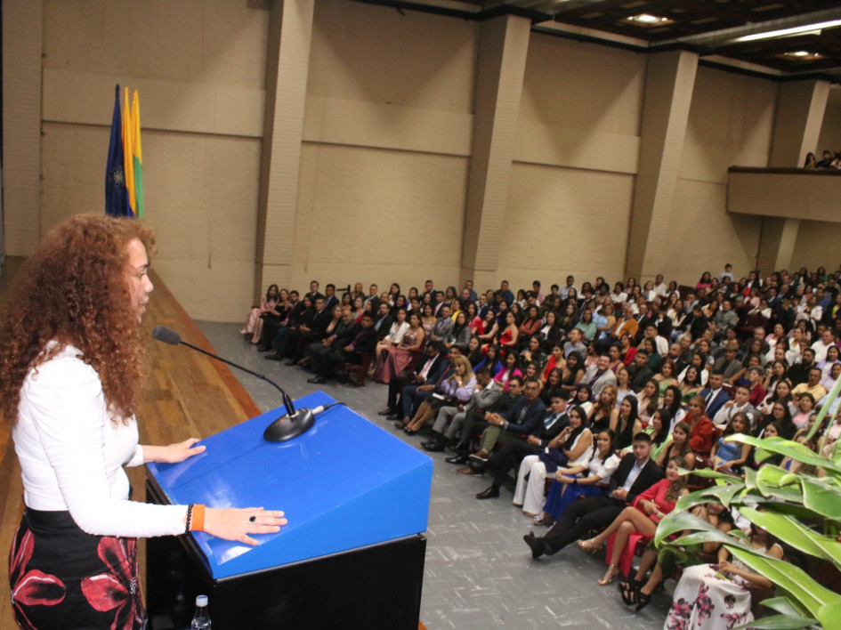 A la viceministra de Talento y Apropiación Social del Conocimiento, Yesenia Olaya, le brindaron un homenaje ayer en la Universidad de Caldas comoegresada destacada de esa institución. A la viceministra de Talento y Apropiación Social del Conocimiento, Yesenia Olaya, le brindaron un homenaje ayer en la Universidad de Caldas comoegresada destacada de esa institución.