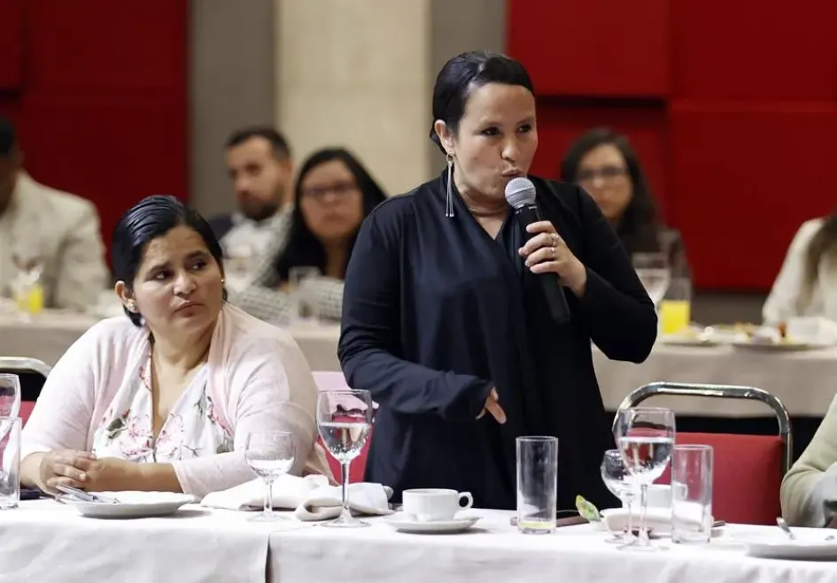 Patricia Tobón Yagarí, durante la conmemoración del Día Nacional de la Memoria y la Solidaridad con las Víctimas del Conflicto Armado ayer en Bogotá. Patricia Tobón Yagarí, durante la conmemoración del Día Nacional de la Memoria y la Solidaridad con las Víctimas del Conflicto Armado ayer en Bogotá.