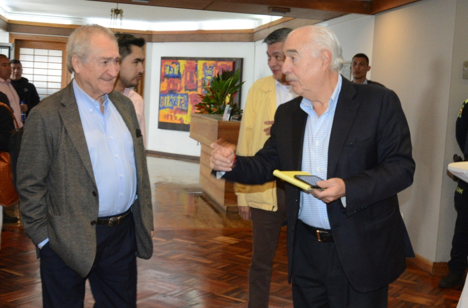 Ómar Yepes Alzate (izquierda), líder político de amplia trayectoria en Caldas, junto al expresidente Andrés Pastrana Arango, en la presentación en Manizales de su partido Nueva Fuerza Democrática. Ómar Yepes Alzate (izquierda), líder político de amplia trayectoria en Caldas, junto al expresidente Andrés Pastrana Arango, en la presentación en Manizales de su partido Nueva Fuerza Democrática.