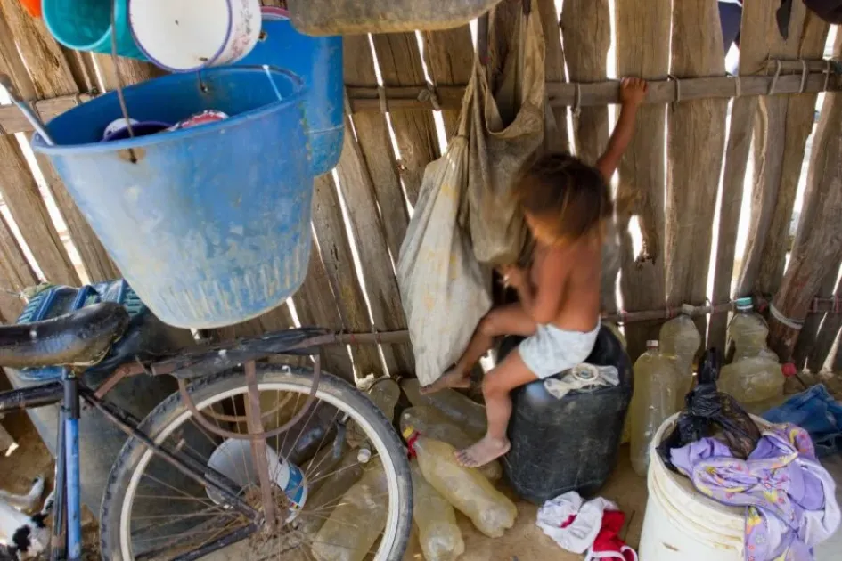 Niño en La Guajira Según cifras del Instituto Nacional de Salud (INS), recogidas por la Defensoría, en lo que va corrido del año se han registrado 4.474 casos de desnutrición aguda, de los cuales 376 ocurren en La Guajira.